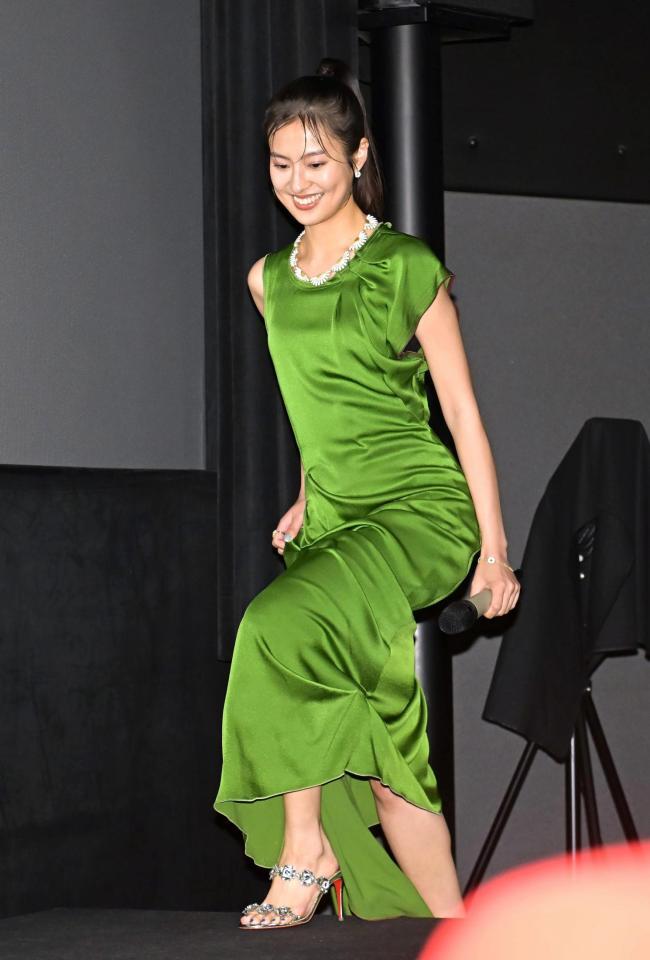 　登壇する恒松祐里＝ヒューマントラストシネマ渋谷（撮影・堀内翔）