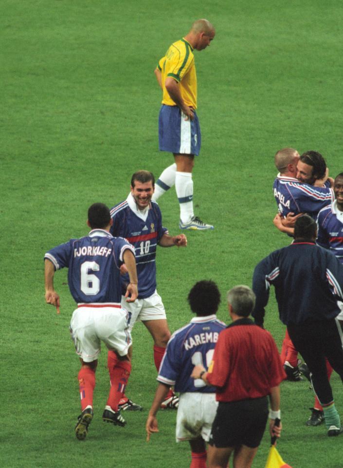 　Ｗ杯フランス大会決勝の試合終了間際、ジダン（左）がチーム３点目のゴールを決める＝１９８７年（共同）