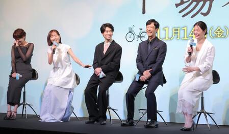 　笑顔で話す（左から）吉瀬美智子、中村ゆり、坂元愛登、堺雅人、井川遥＝ザ・プリンスパークタワー東京（撮影・吉澤敬太） 