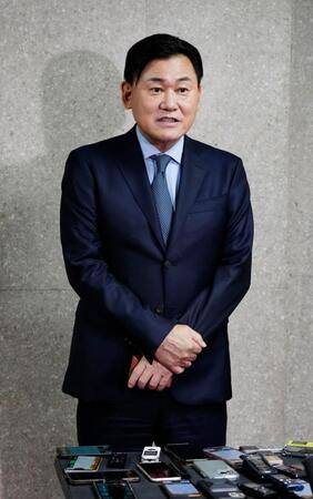 　小泉農相との面会後、記者団の取材に応じる楽天グループの三木谷浩史会長兼社長