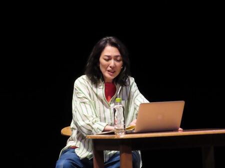 　公開舞台稽古に出演した板谷由夏