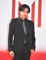 　「ＭＵＳＩＣ　ＡＷＡＲＤＳ　ＪＡＰＡＮ　２０２５」授賞式のレッドカーペットを歩く中島健人＝ロームシアター京都（撮影・出月俊成）