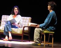 　朗読劇で津田健次郎（右）と共演する板谷由夏