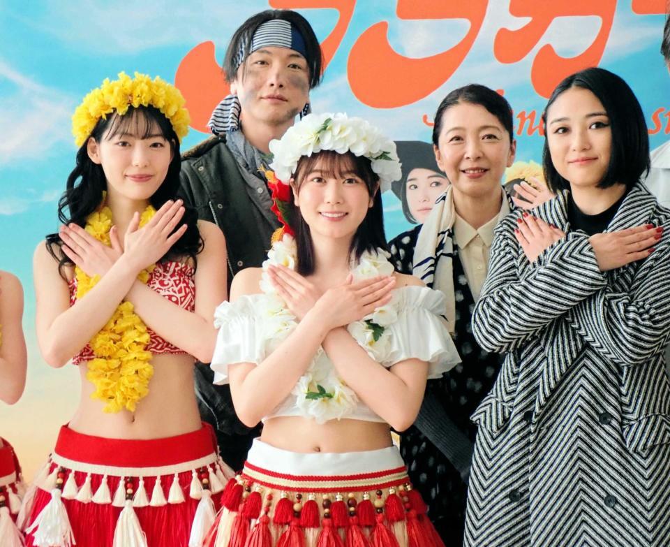 　（前列左から）中村里帆、丹生明里、映梨那（後列左から）細貝圭、有森也実