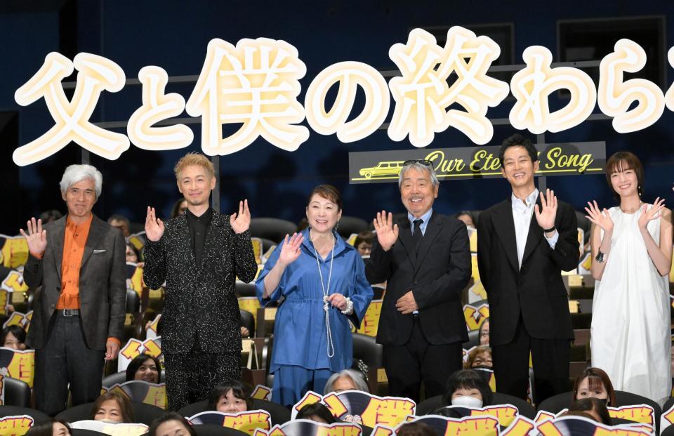 　登壇した（左から）佐藤浩市、ディーン・フジオカ、松坂慶子、寺尾聰、松坂桃李、佐藤栞里（撮影・伊藤笙子）