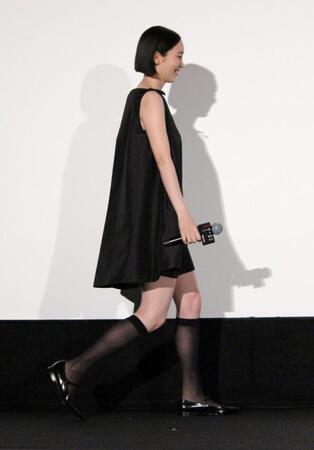 　舞台あいさつに登壇した飯豊まりえ