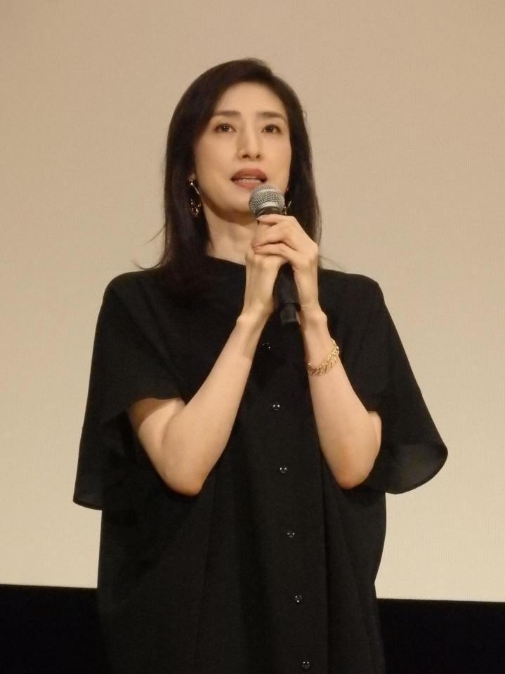 　トークを行う天海祐希