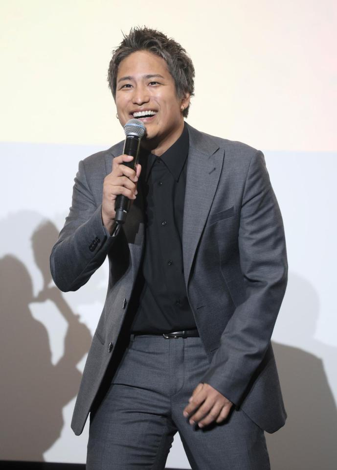 　登壇したＷＥＳＴ．桐山照史（撮影・石井剣太郎）