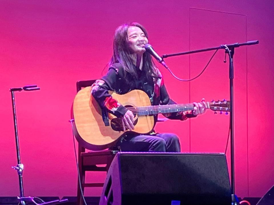 　５０周年ライブを行った山崎ハコ