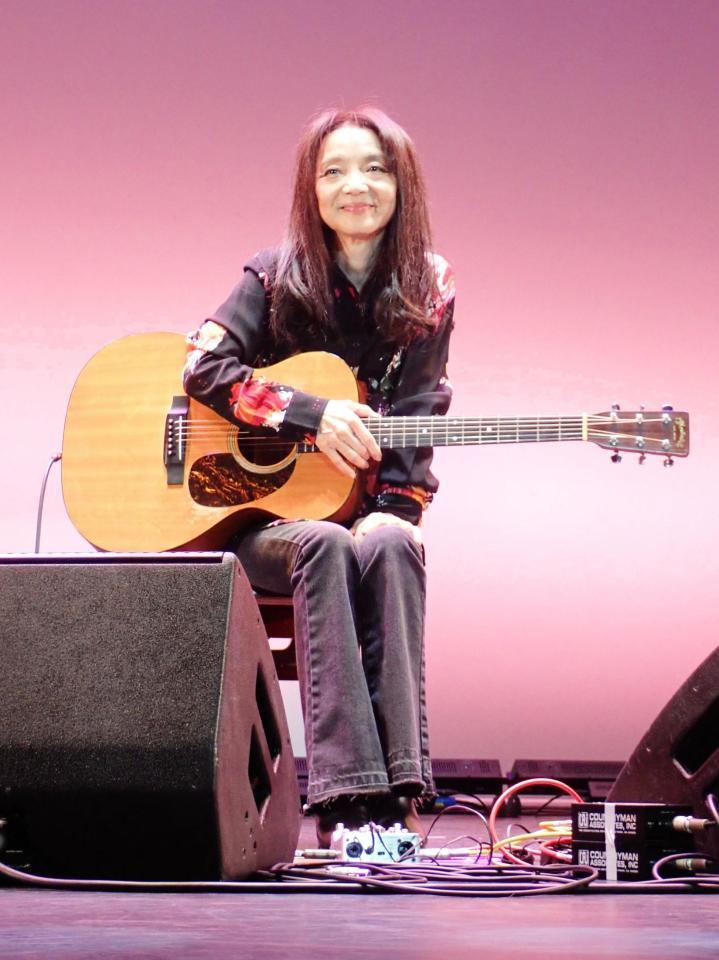 　５０周年ライブを行った山崎ハコ