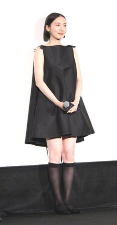 　舞台あいさつに登壇した飯豊まりえ