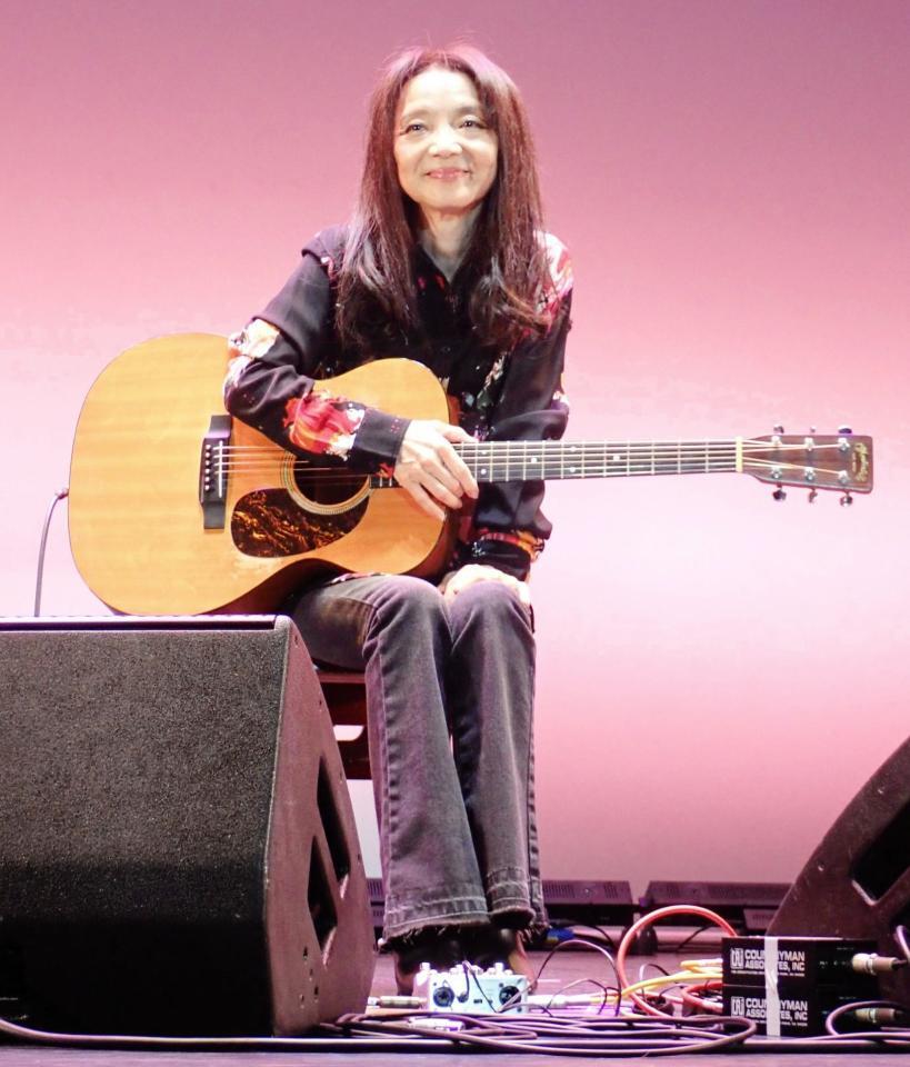 　５０周年ライブを行った山崎ハコ