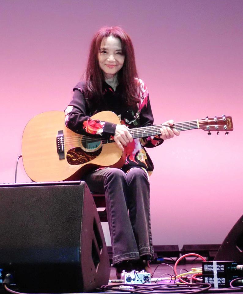 　５０周年ライブを行った山崎ハコ