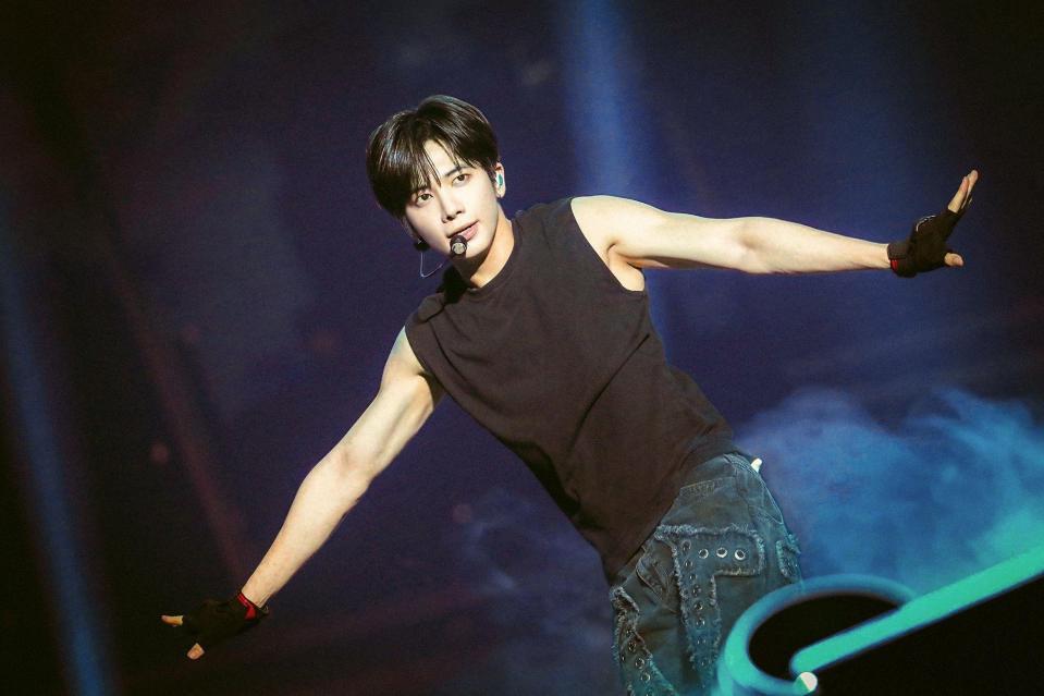 　パフォーマンスするＴＡＥＨＹＵＮ　ⓟ＆©　ＢＩＧＨＩＴ　ＭＵＳＩＣ