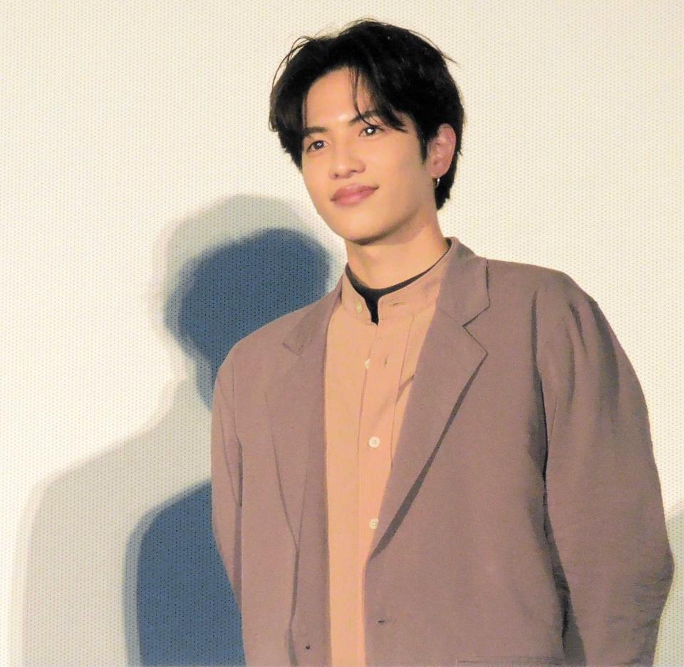 　舞台あいさつに登壇した志尊淳＝２１年２月