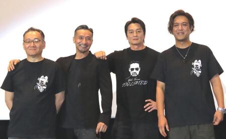 　映画「田村悠人」の完成披露舞台あいさつに登壇した（左から）辻裕之監督、山口祥行、本宮泰風、鈴木祐介エグゼクティブプロデューサー