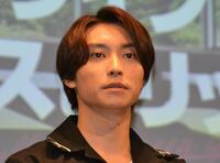 　映画「劇場版　スメルズ　ライク　グリーン　スピリット」完成披露上演会に登場した阿部顕嵐