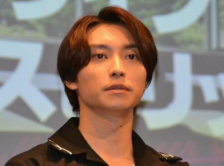 　映画「劇場版　スメルズ　ライク　グリーン　スピリット」完成披露上演会に登場した阿部顕嵐