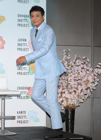 　アンバサダーとして登壇する中山秀征（撮影・西岡正）