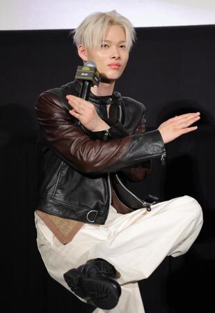 　〇×クイズで、×を作るＥＮＨＹＰＥＮのＮＩ-ＫＩ（撮影・吉澤敬太）