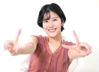 　かわいらしくポーズを決める仲原ちえ（撮影・堀内翔）