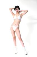 　抜群のプロポーションを披露する仲原ちえ（撮影・堀内翔）