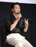 　笑顔でＯＫサインを見せるＥＮＨＹＰＥＮのＪＡＹ（撮影・吉澤敬太）