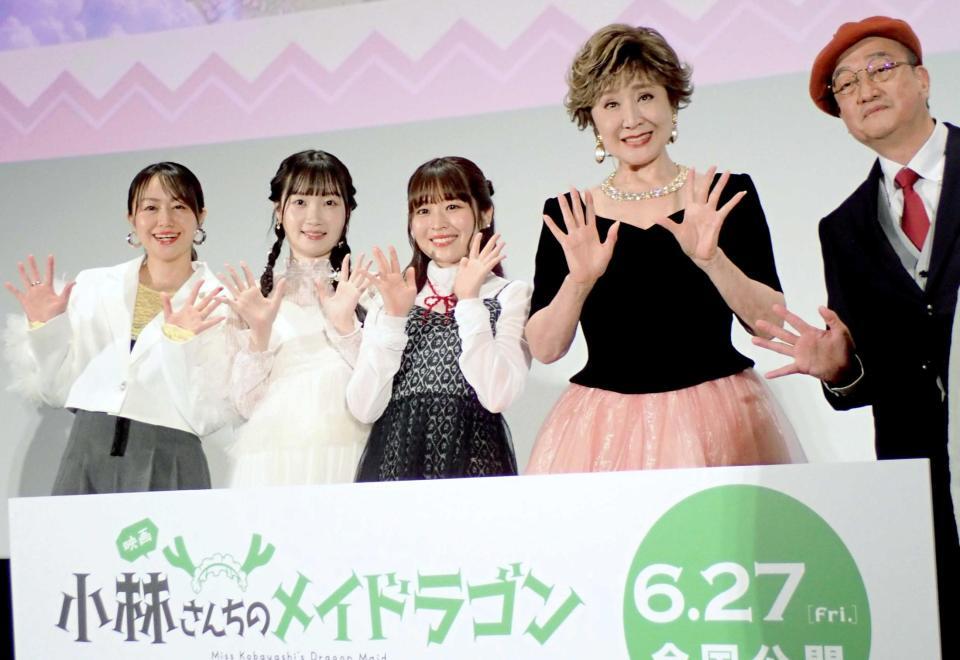 　（左から）田村睦心、長縄まりあ、桑原由気、小林幸子、石原立也監督