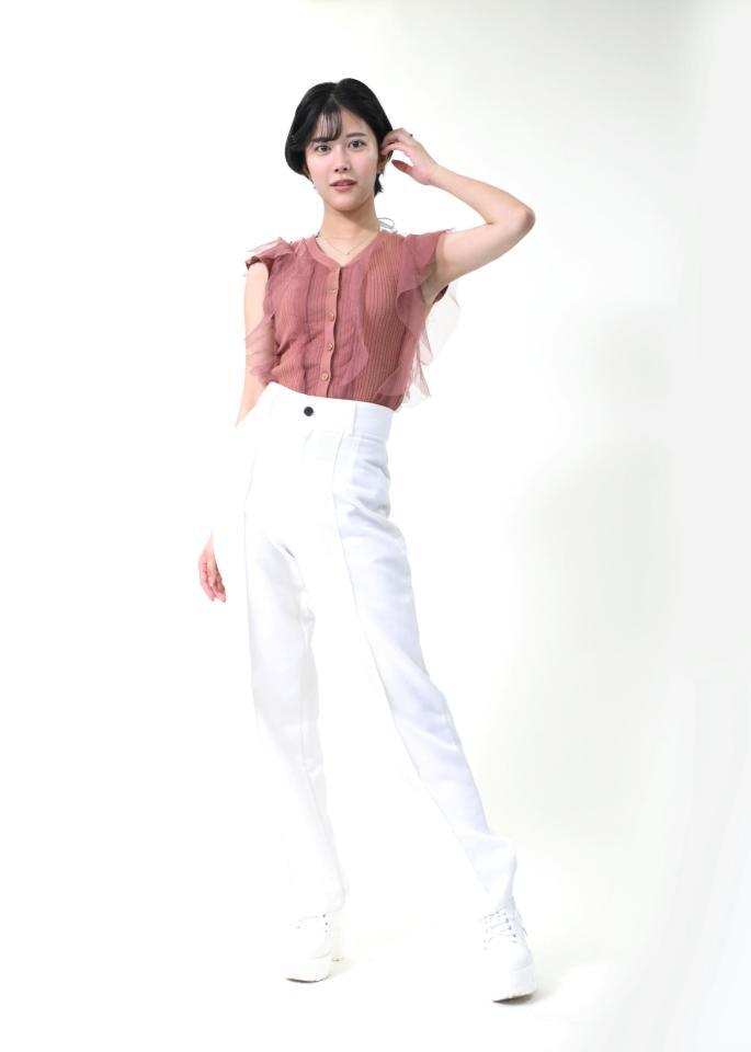 　抜群のプロポーションを披露する仲原ちえ（撮影・堀内翔）