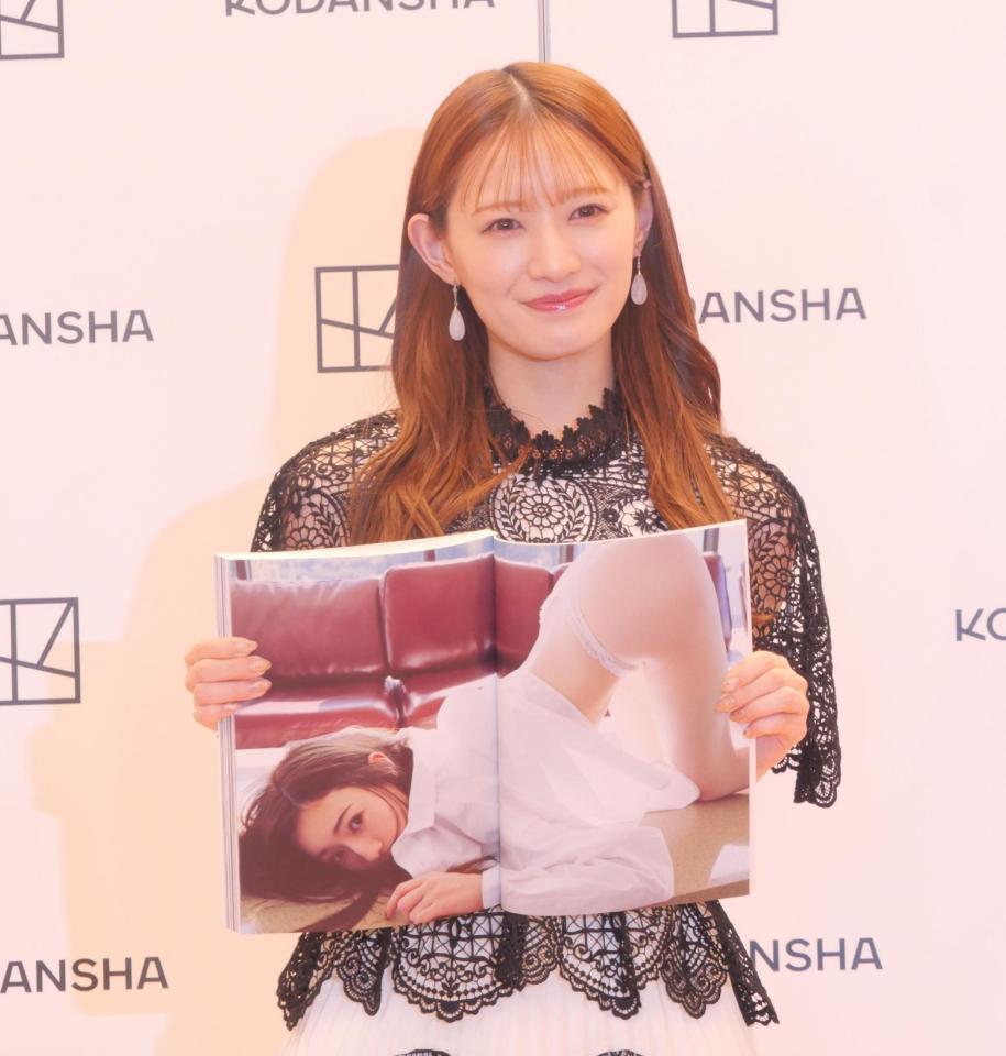 　お気に入りカットをアピールする中田花奈