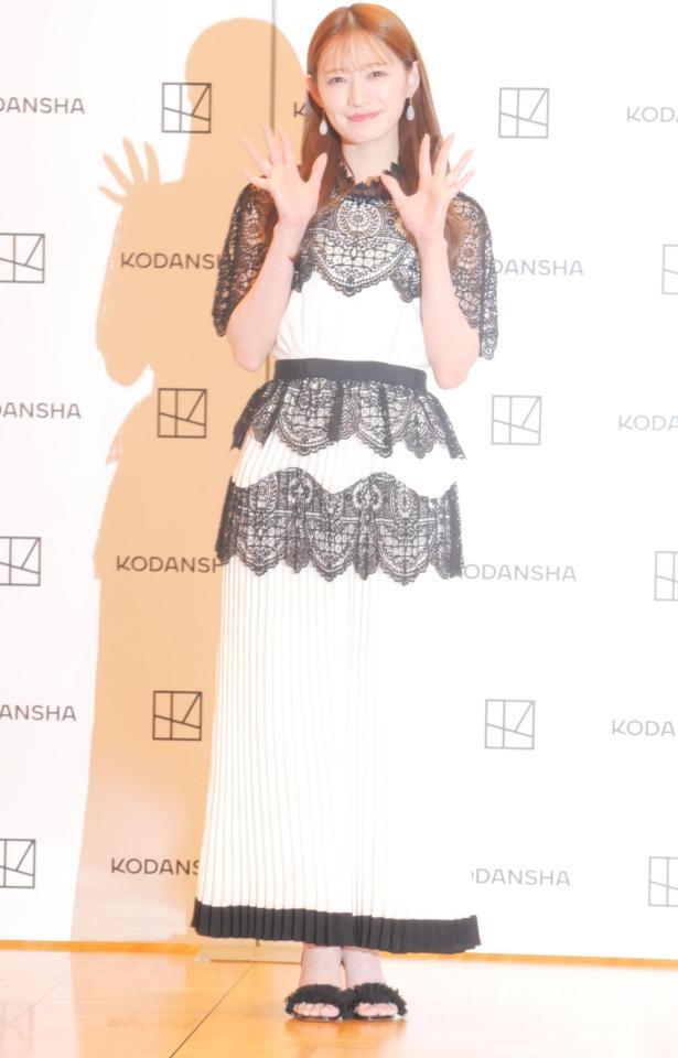 　会見に出席した中田花奈