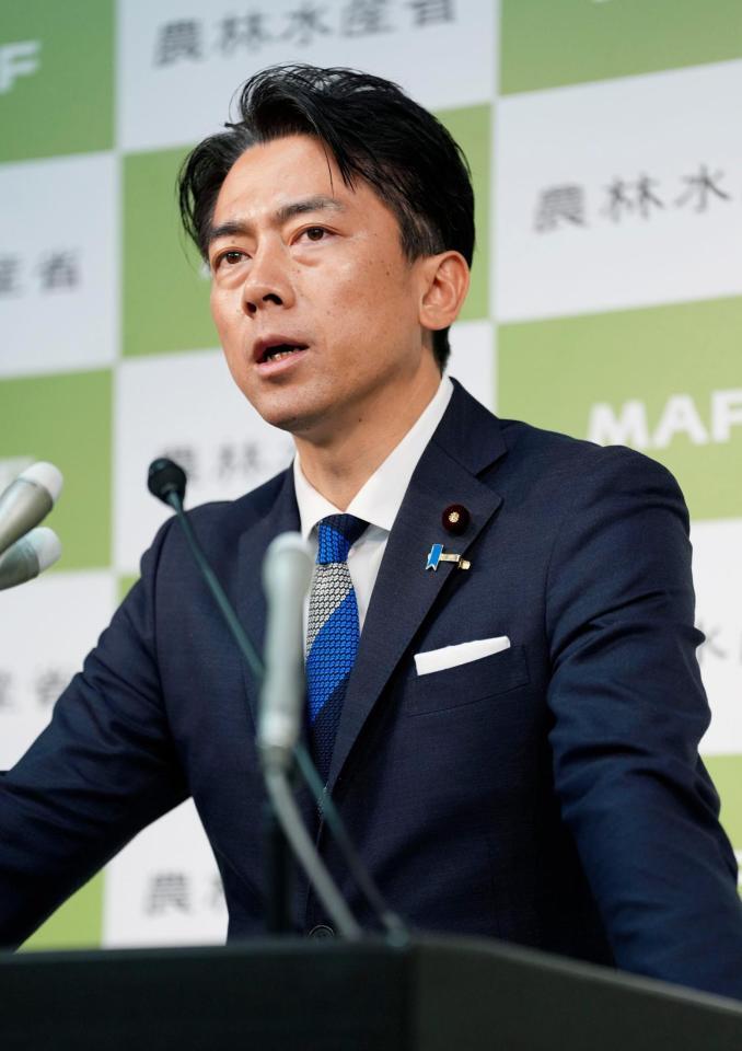 　閣議後に記者会見する小泉農相