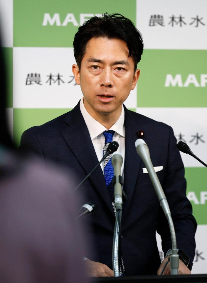 　閣議後に記者会見する小泉農相