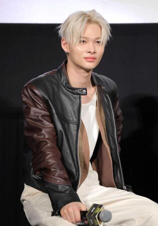 　ほほ笑むＮＩ-ＫＩ（撮影・吉澤敬太）