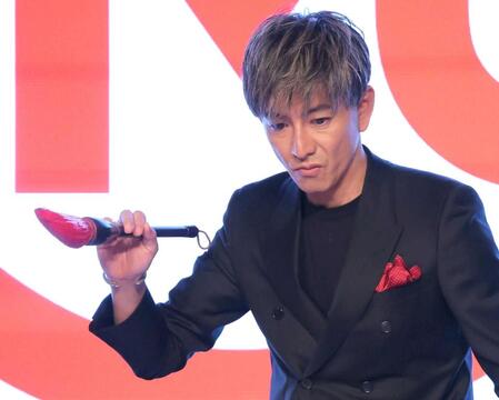 　一筆書きを披露する木村拓哉（撮影・西岡正）