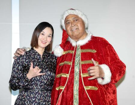 　昨年１２月２３日、妻・千絵さんと退院を喜ぶ小錦八十吉