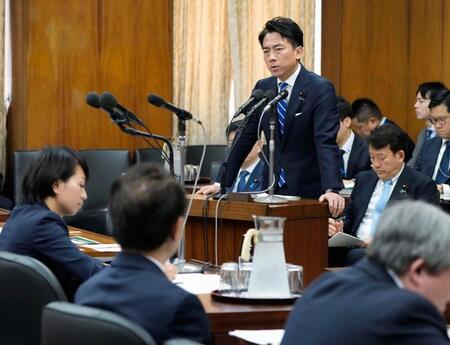 　衆院農林水産委で答弁する小泉農相