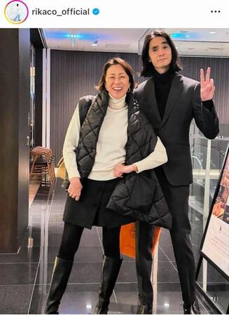 　２４年１２月、３０歳になった長男と。ＲＩＫＡＣＯのインスタグラム＠ｒｉｋａｃｏ＿ｏｆｆｉｃｉａｌより