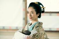 生まれた家斉を抱いていた、まさか女性に震撼　ＮＨＫ大河ドラマ「べらぼう～蔦重栄華乃夢噺～」