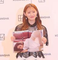 　お気に入りカットをアピールする中田花奈