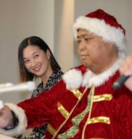 昨年１２月２３日、夫婦間腎移植手術を受け、退院した小錦八十吉と妻・千絵さん