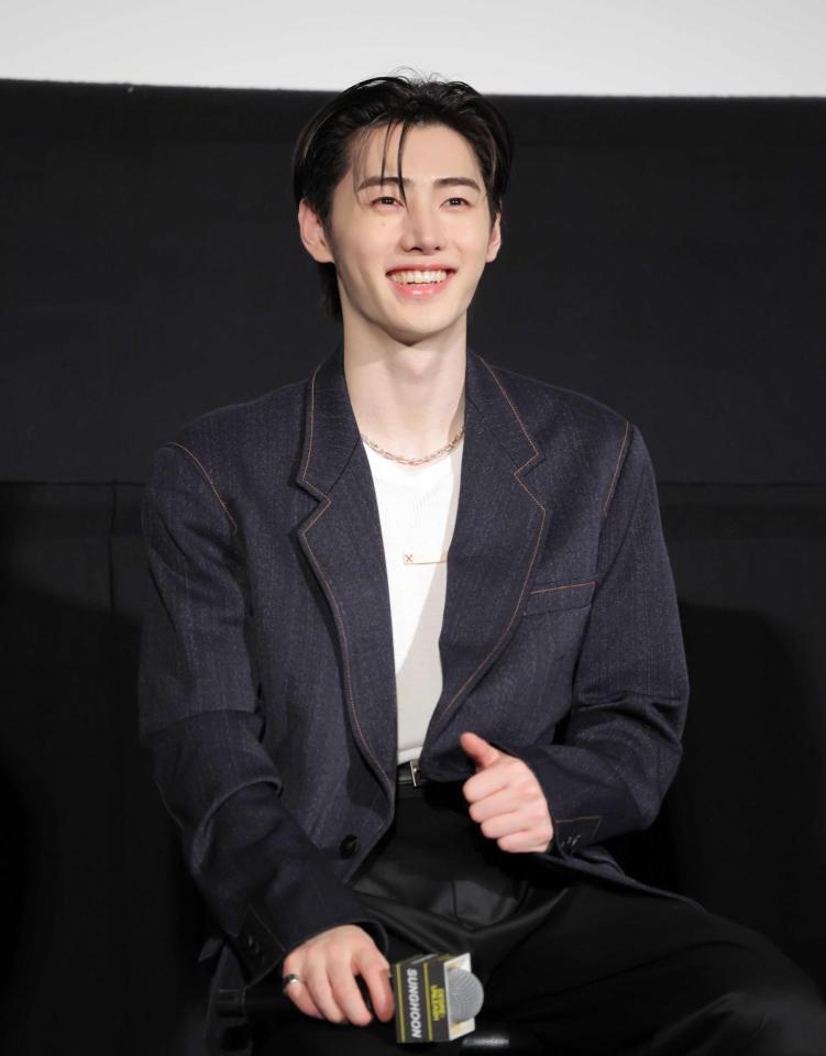 　笑顔を見せるＳＵＮＧＨＯＯＮ（撮影・吉澤敬太）