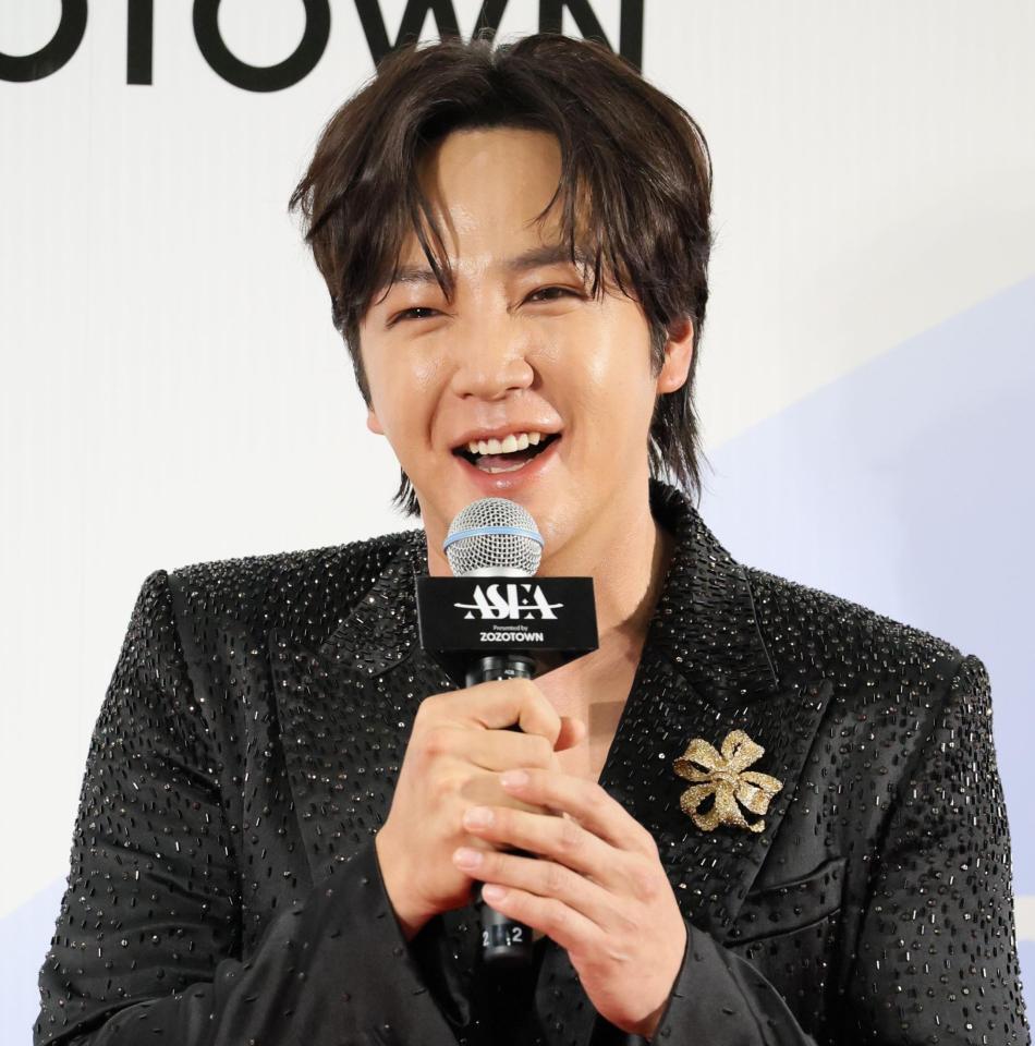 　「ａｅｓｐａを聞いています」と明かし照れるチャン・グンソク（撮影・吉澤敬太）