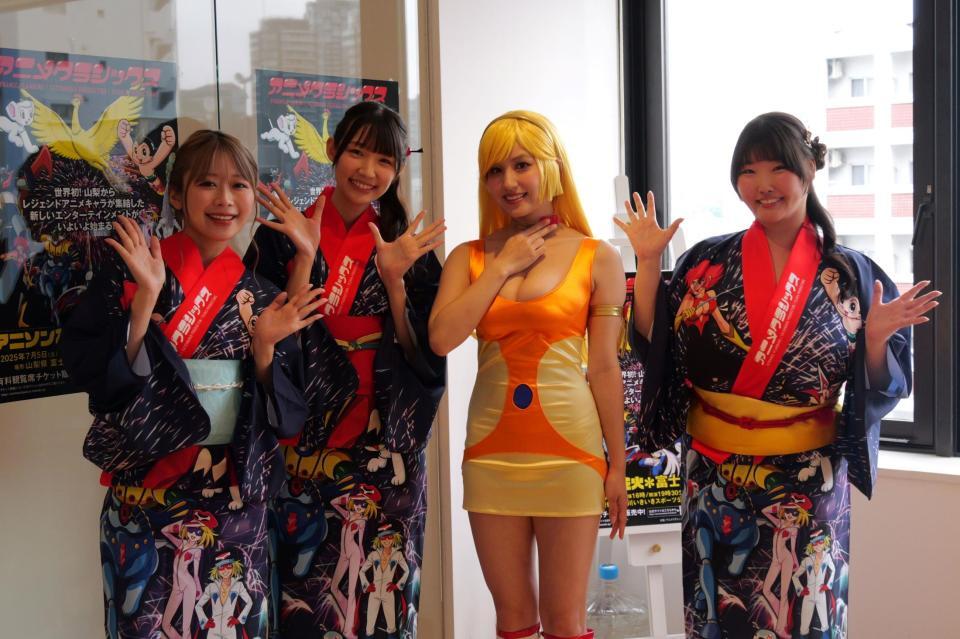 　イベントに出席した（左から）成瀬いな、波崎天結、花咲楓香、ももせもも