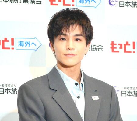 　発表会に登壇した岩田剛典