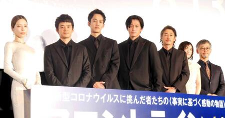 　映画「フロントライン」ジャパンプレミアに登場した（左から）桜井ユキ、池松壮亮、松坂桃李、小栗旬、窪塚洋介、森七菜、関根光才監督
