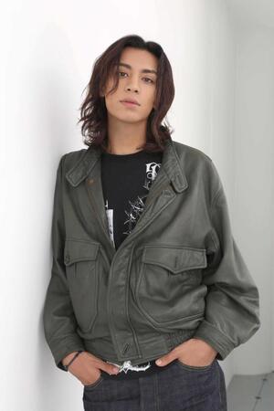 　仕事も身長も伸び盛りなＰＳＹＣＨＩＣ　ＦＥＶＥＲ・ＷＥＥＳＡ（撮影・佐々木彰尚）