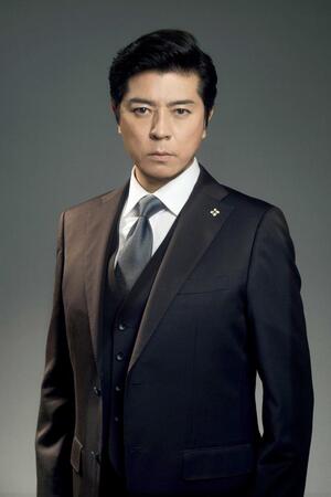 　無表情な主人公を演じる上川隆也　Ⓒ「能面検事」製作委員会