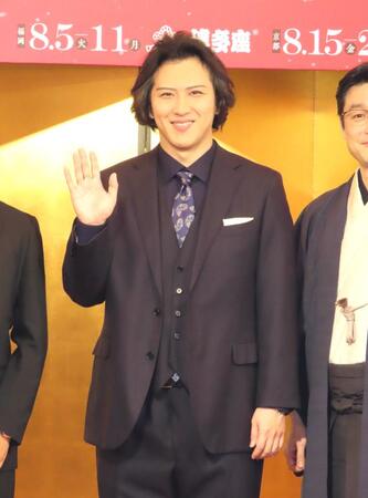 　会見に出席した尾上松也