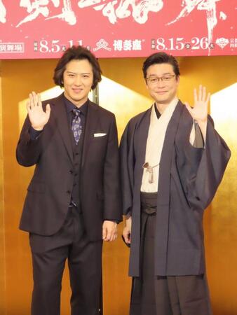 　会見に出席した（左から）尾上松也、尾上菊之丞